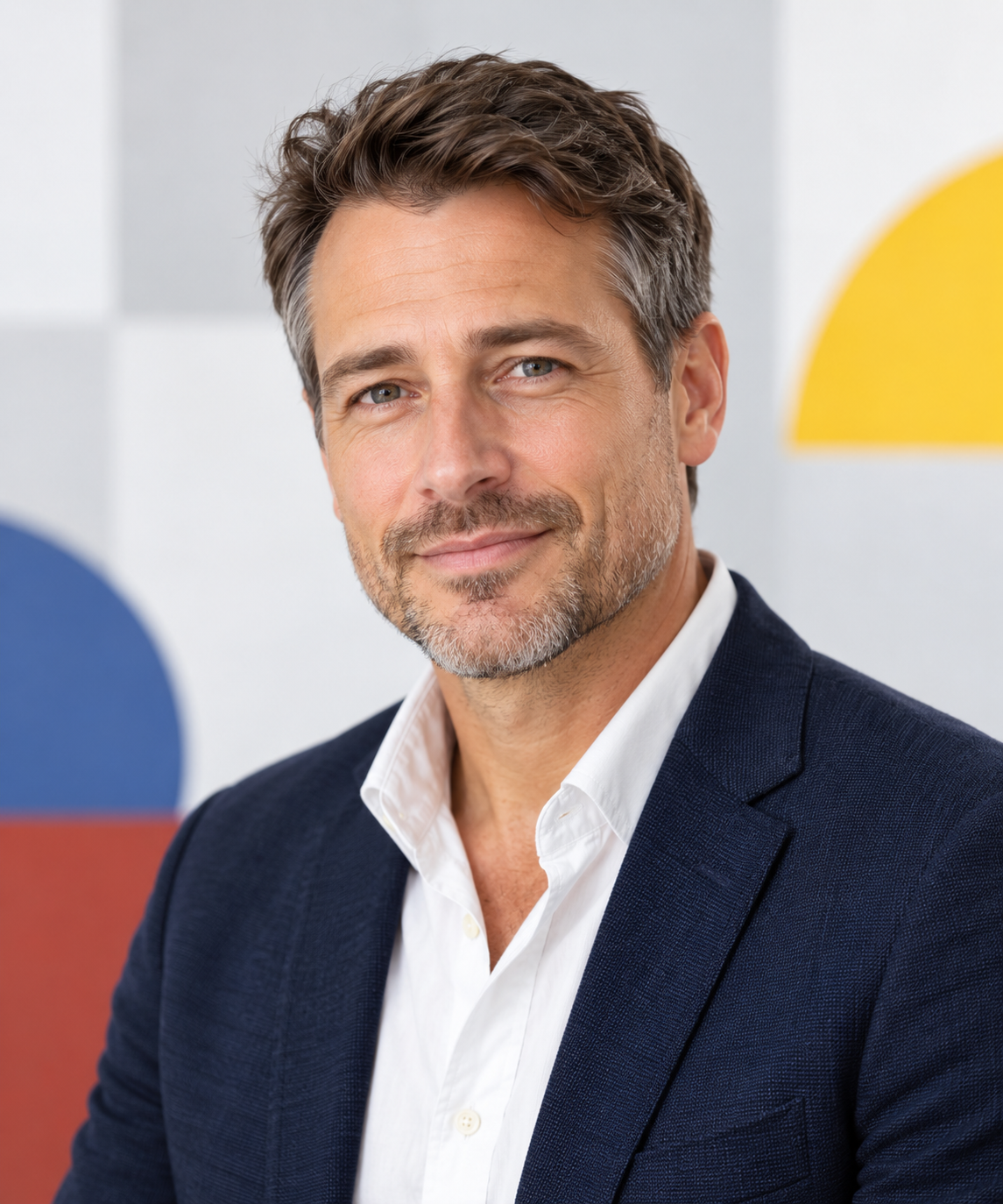 Professional headshot of Escocés Cortéz